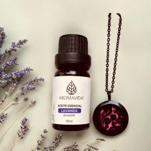 collar y aceite esencial